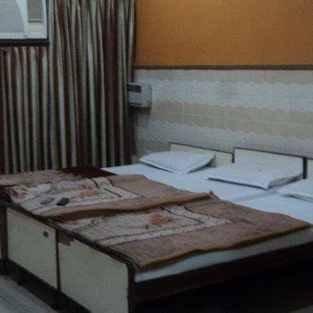 Hotel Jyoti Varanasi Bagian luar foto